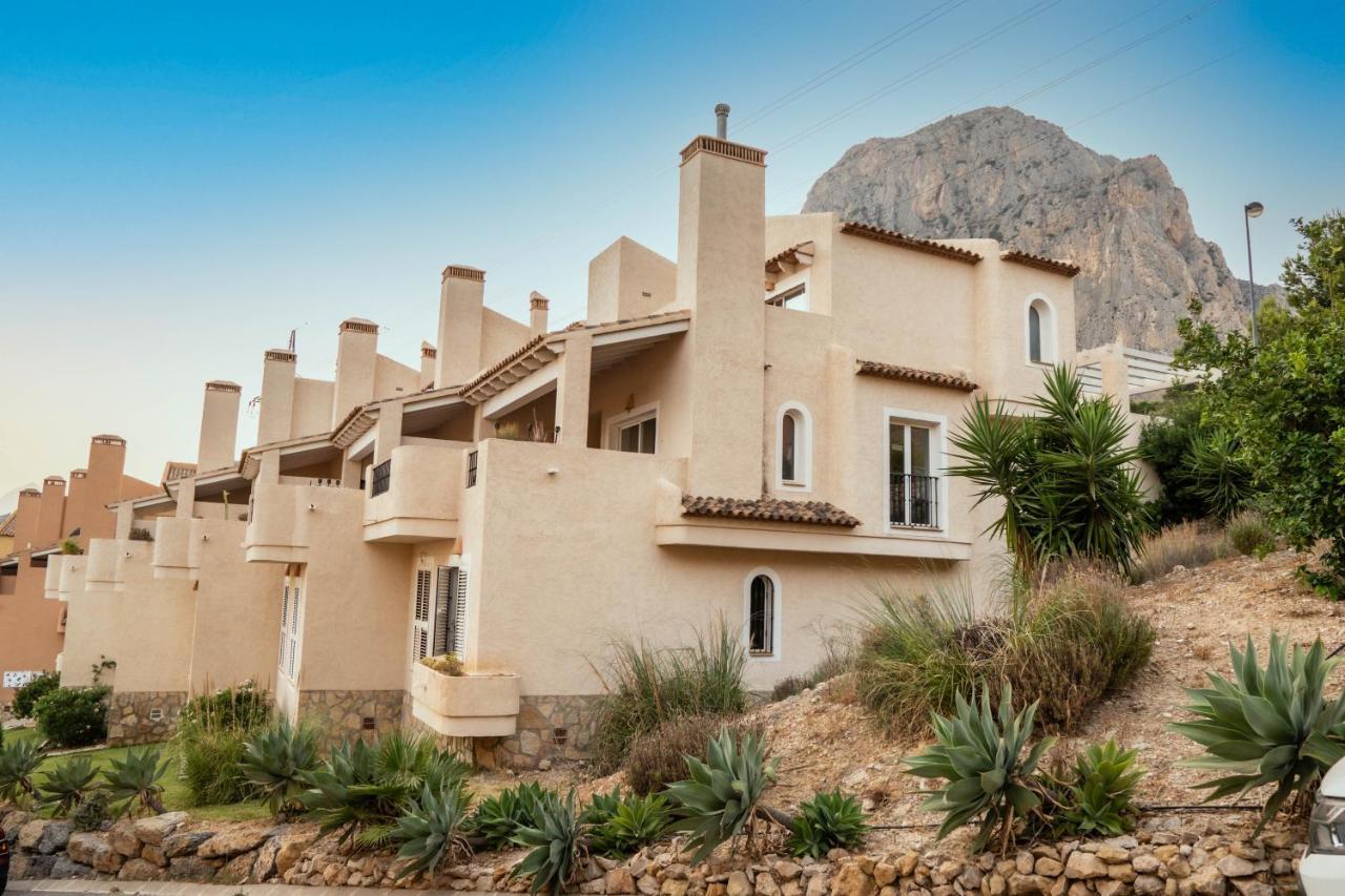 칼페 Charming Townhouse With Sea Views & Pool In Altea 빌라 외부 사진