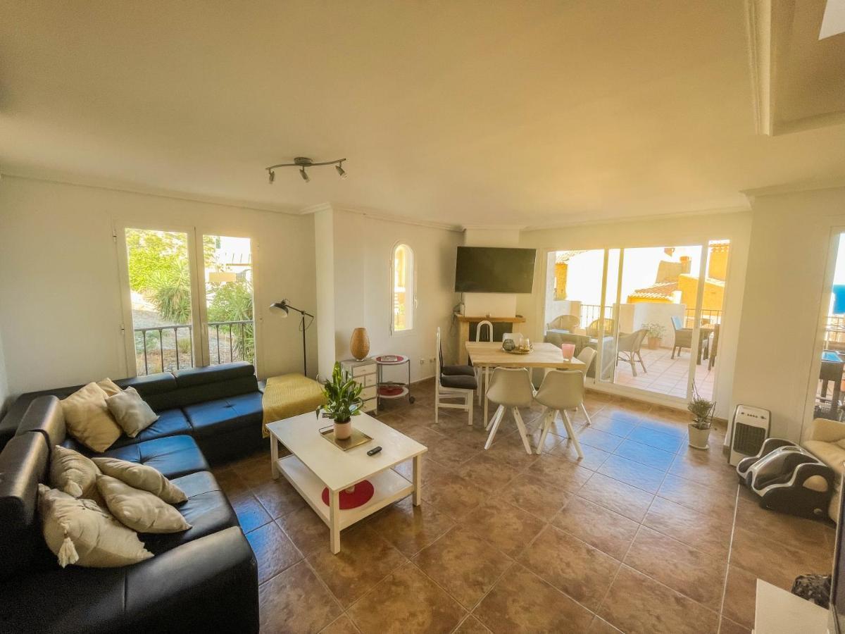 칼페 Charming Townhouse With Sea Views & Pool In Altea 빌라 외부 사진