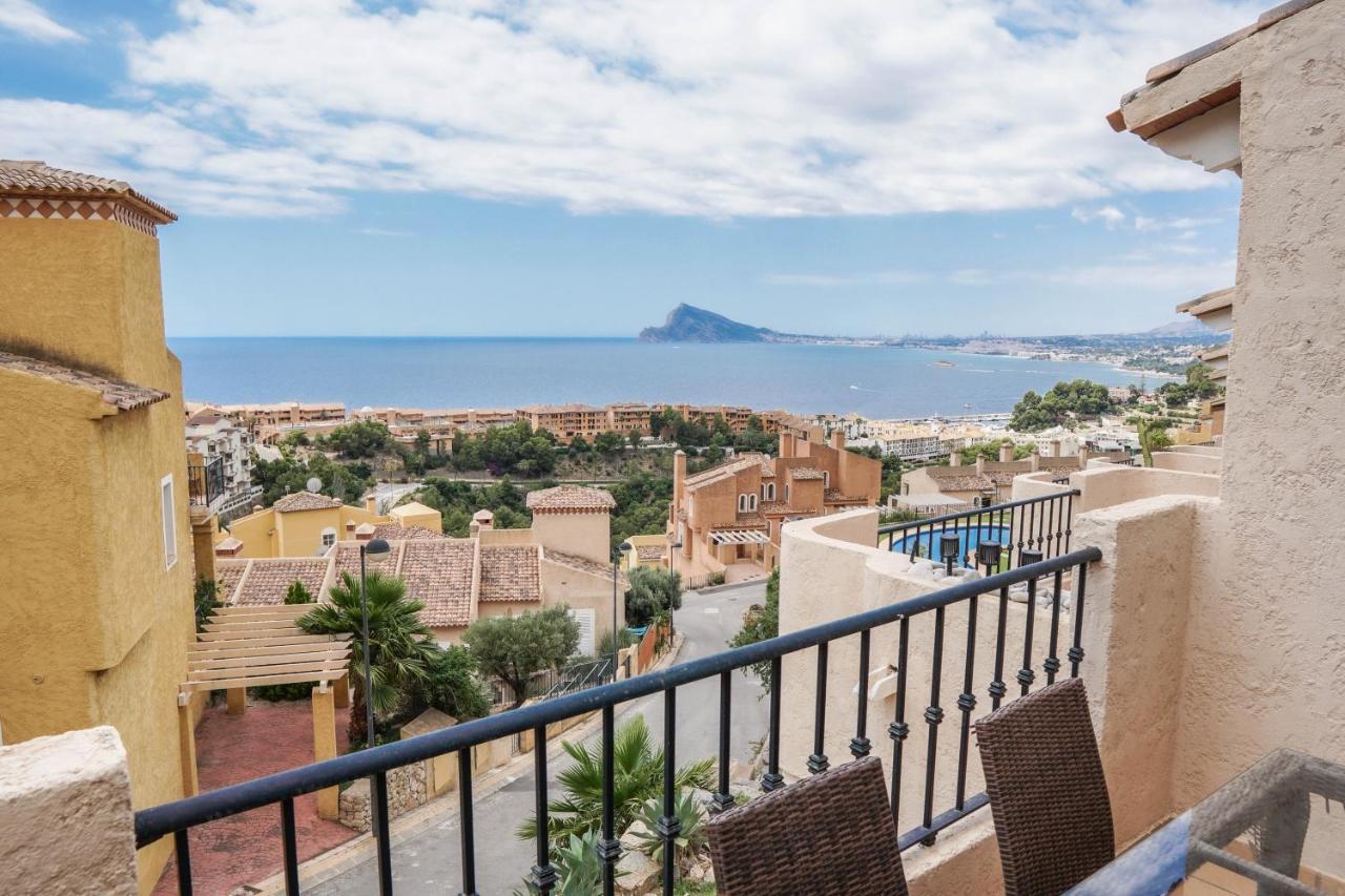 칼페 Charming Townhouse With Sea Views & Pool In Altea 빌라 외부 사진