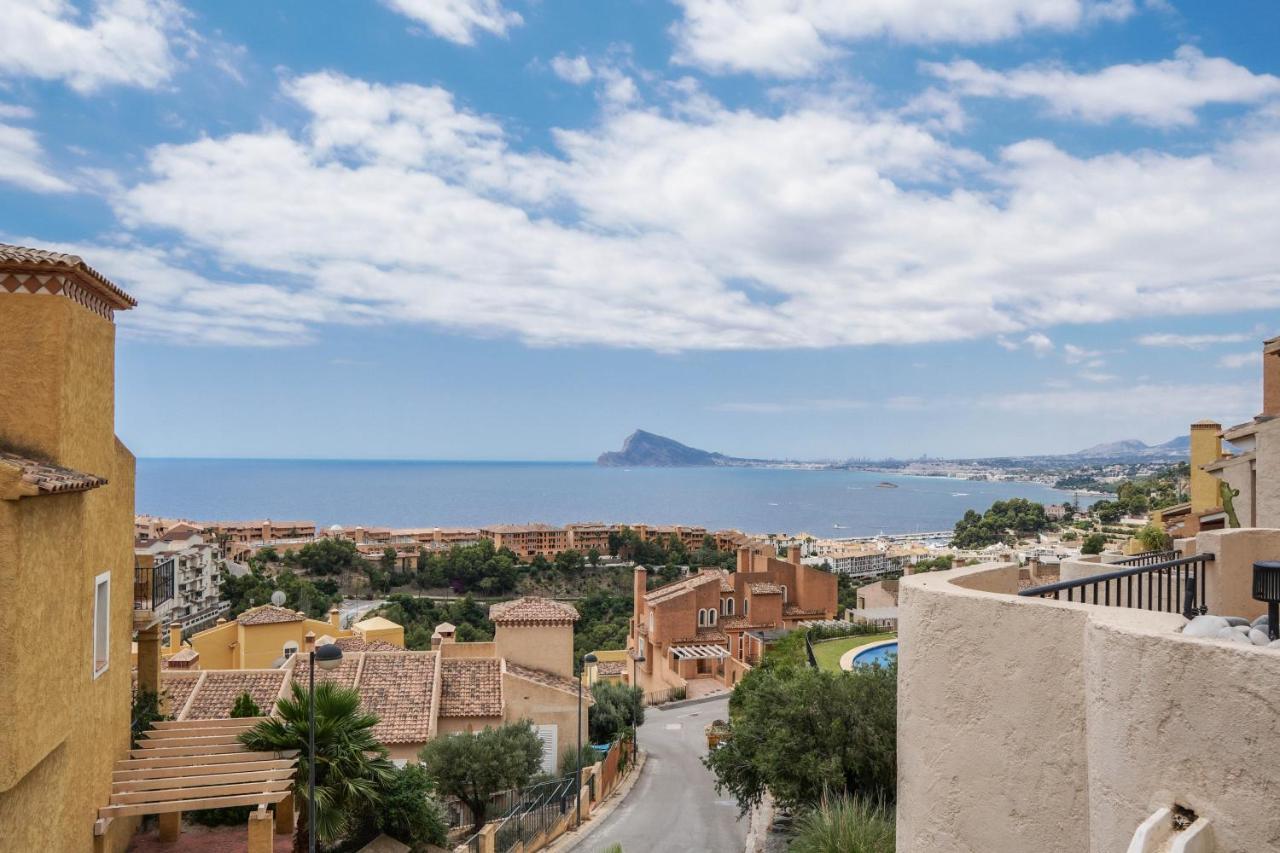 칼페 Charming Townhouse With Sea Views & Pool In Altea 빌라 외부 사진