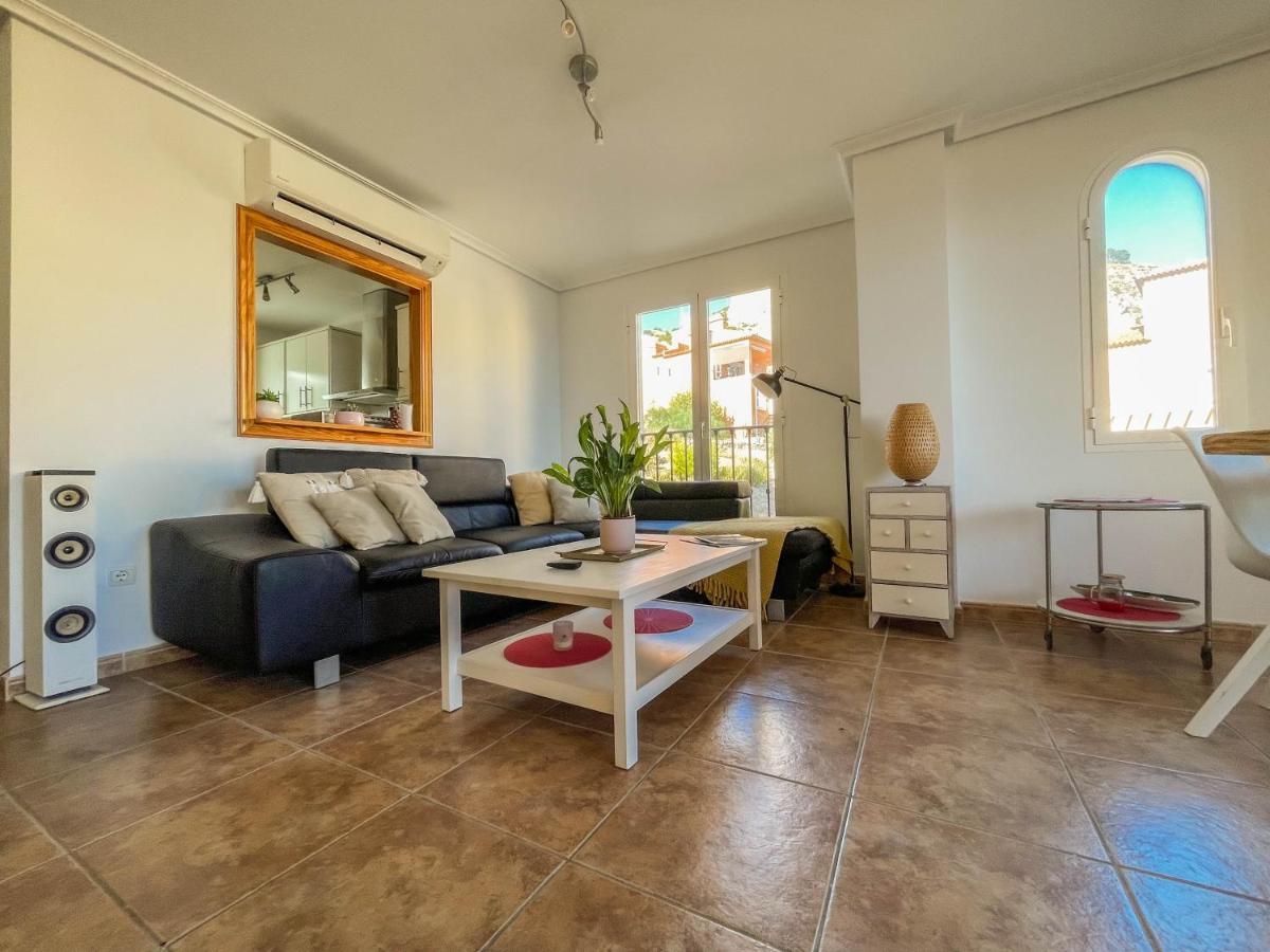 칼페 Charming Townhouse With Sea Views & Pool In Altea 빌라 외부 사진