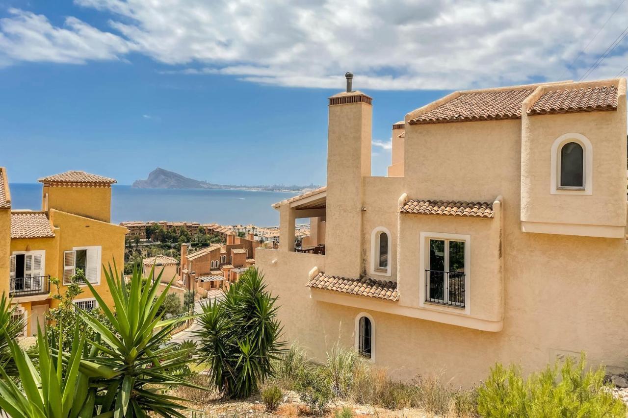 칼페 Charming Townhouse With Sea Views & Pool In Altea 빌라 외부 사진