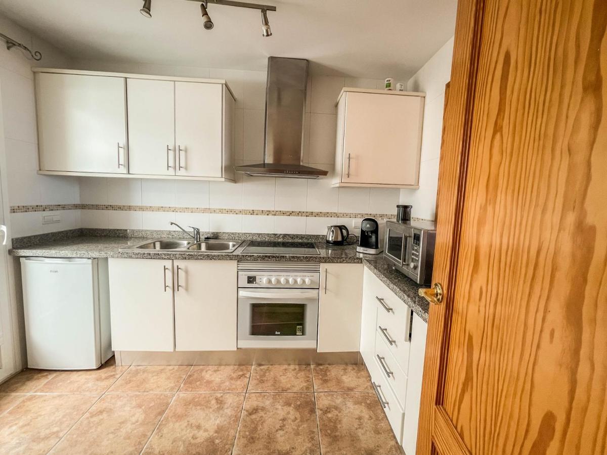 칼페 Charming Townhouse With Sea Views & Pool In Altea 빌라 외부 사진