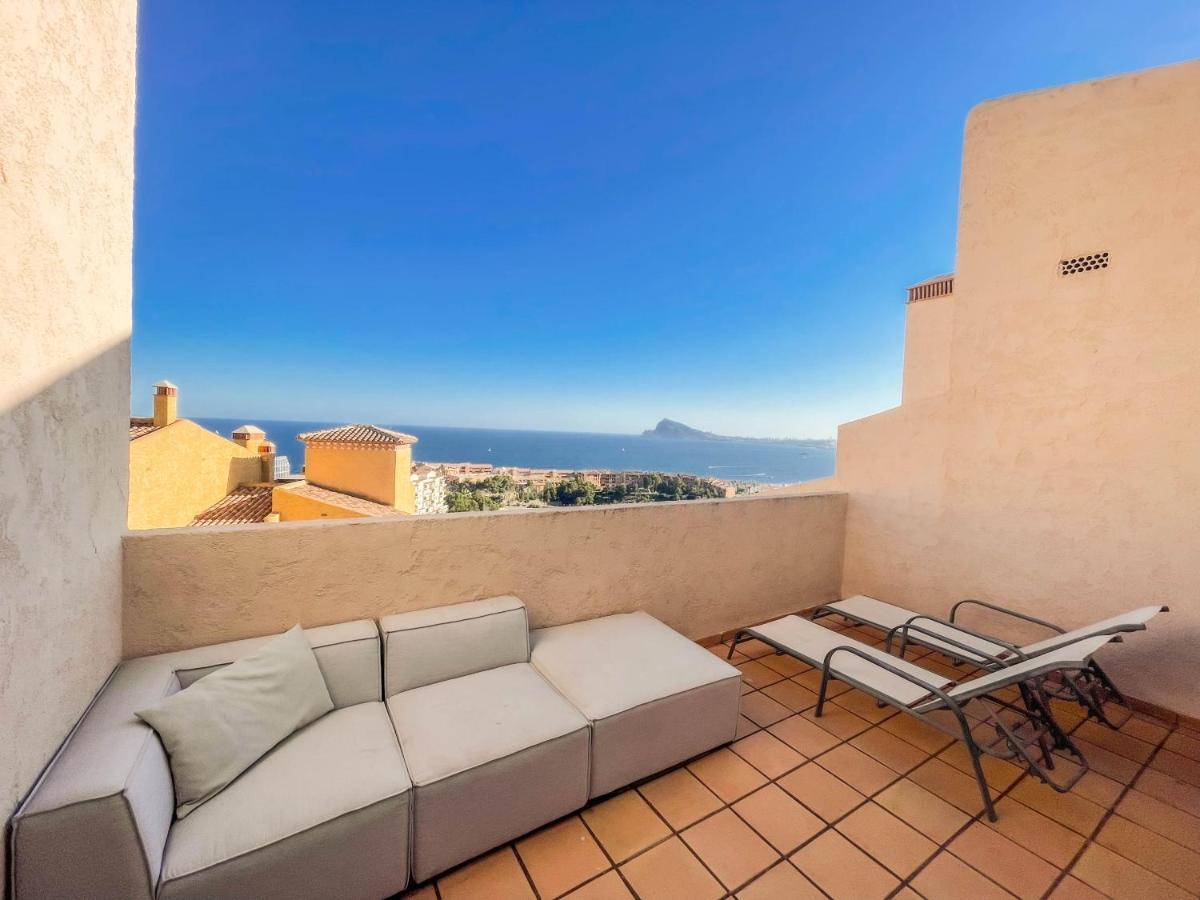 칼페 Charming Townhouse With Sea Views & Pool In Altea 빌라 외부 사진