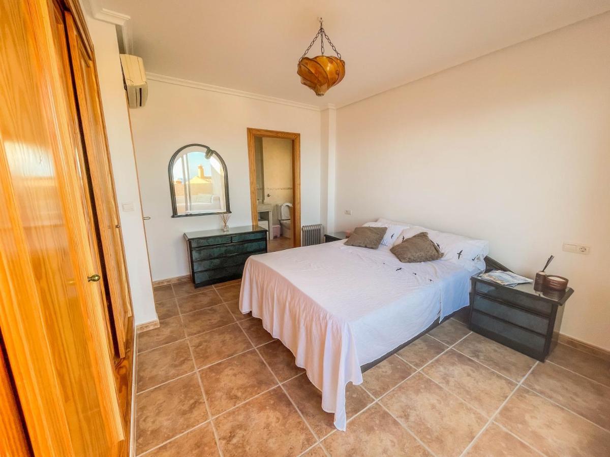 칼페 Charming Townhouse With Sea Views & Pool In Altea 빌라 외부 사진